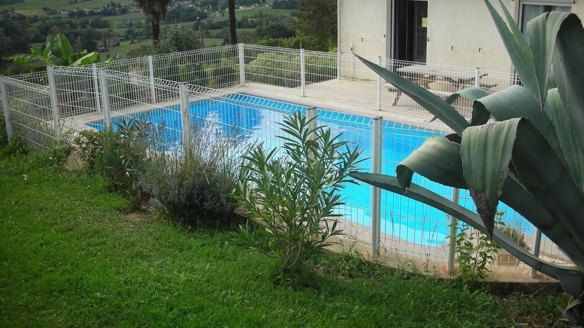 Cuqueron Cottage | Private swimming pool - Panoramic view of the Pyrenees
