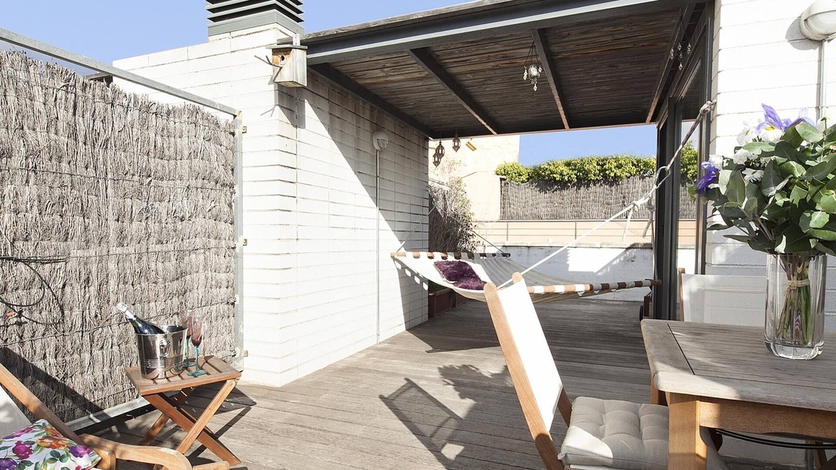 El Putget i Farro Apartment | Private Terrace Penthouse that Accommodates 6 guests near the center