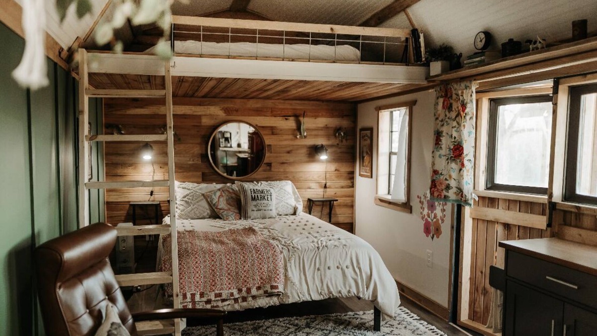 Hestand Cabin | Private tiny cabin- 10 minutes from Dale Hollow Lake!