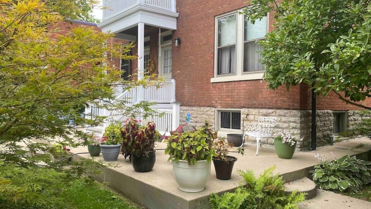 Covington Apartment | Private Top Floor in Historic Home