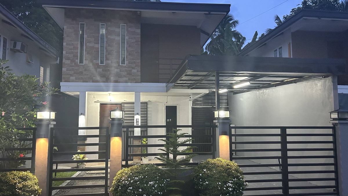 San Pablo House | Private townhouse, located in a private subdivision with guards on site.