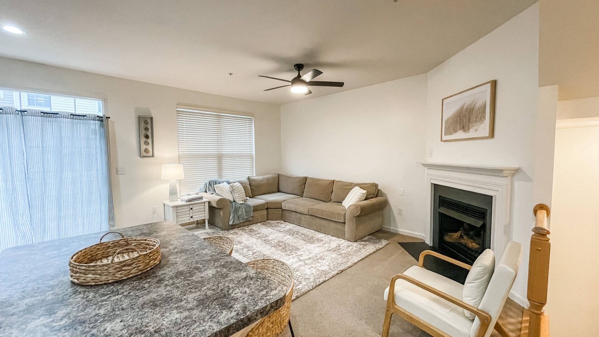 Denton House | Private townhouse for the entire family! Easy commute to the bay and beaches!