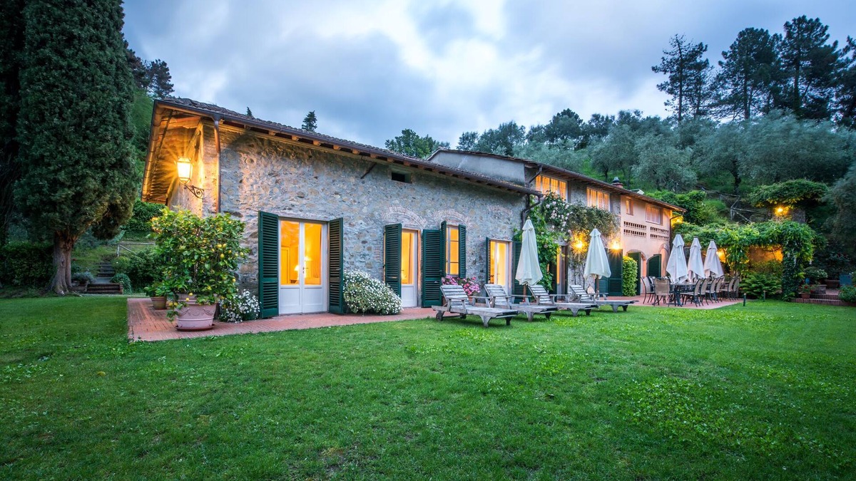 Pescaglia Villa | PRIVATE TRADITIONAL VILLA - POOL & TENNIS COURT NEAR LUCCA nIT046022C2234GP62T