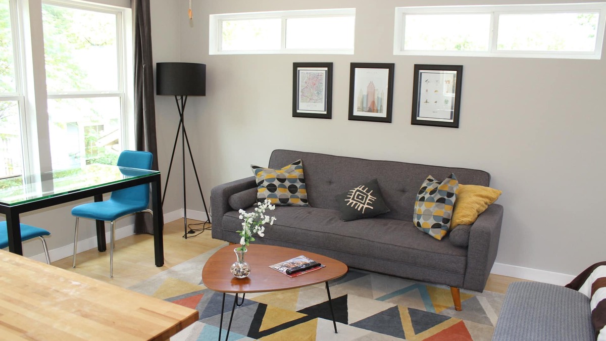 Cherrywood Apartment | Private treetop loft, walk to UT Campus, Stadium, St Davis hospital & downtown