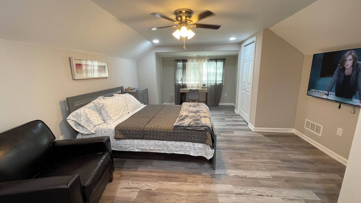 Westview Apartment | Private unit on 2nd floor in Atlanta near Mercedes Benz