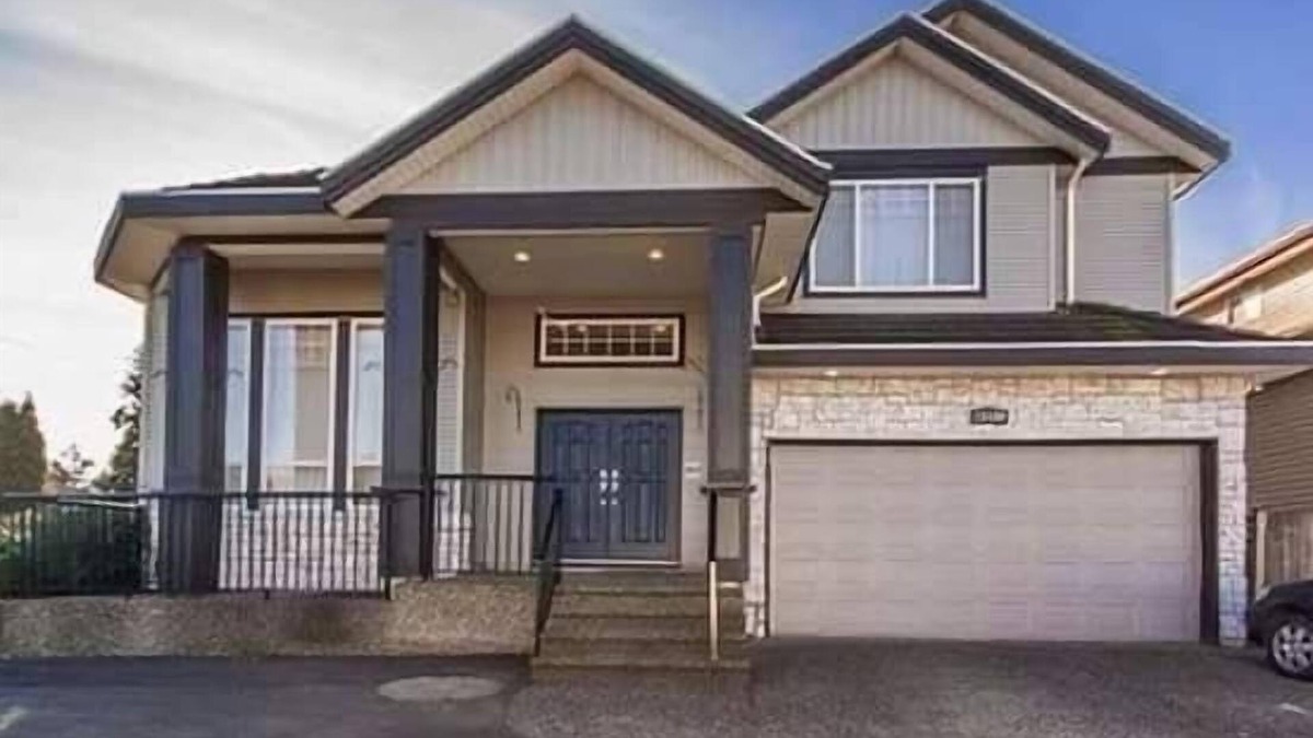 Fleetwood House | Private Upper Bedroom B in a Home/Shared Living Space