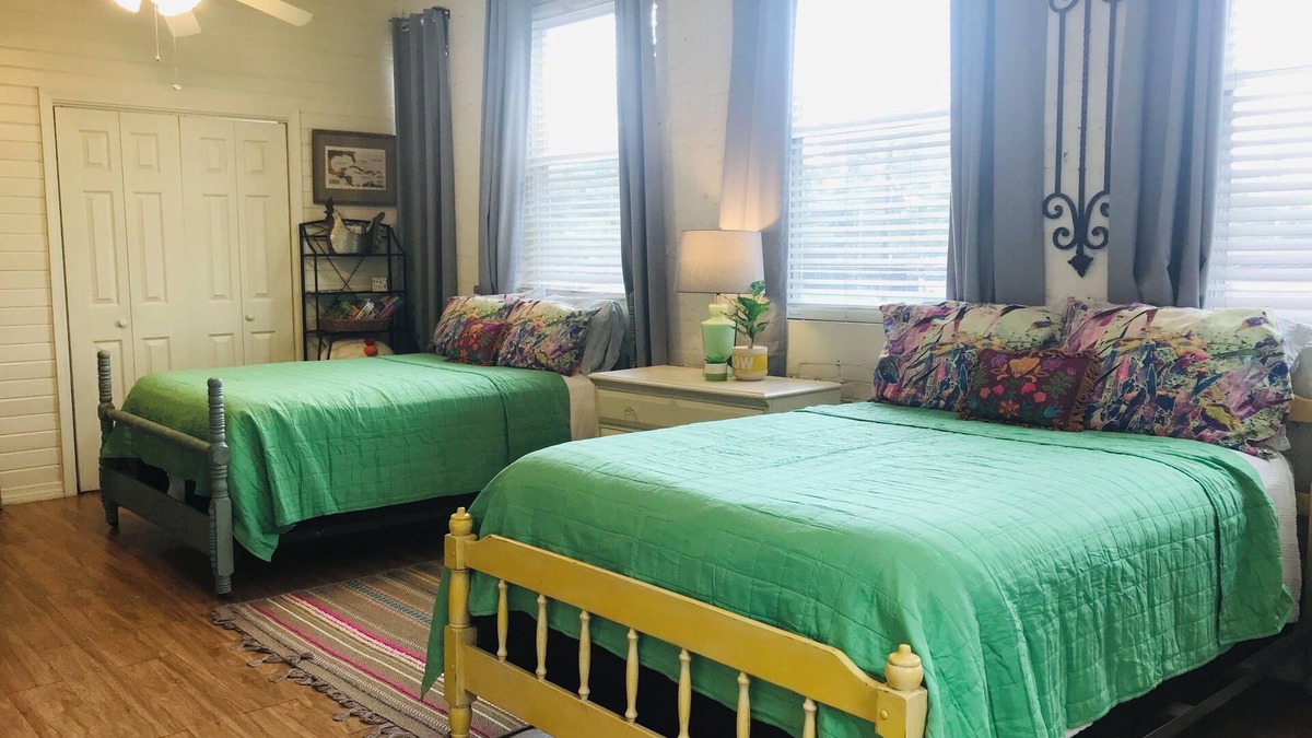 Ponchatoula Apartment | Private Upstairs Apartment in Historic Building Sleeps 6