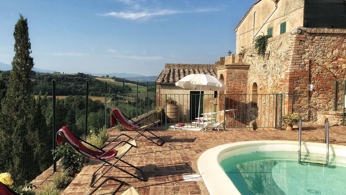 San Giovanni d'Asso House | Private Villa with WIFI, private pool, A/C, TV, patio, panoramic view, parking, close to Montalcino