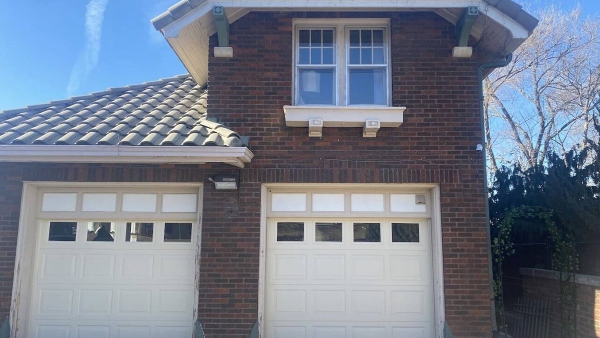 Council Bluffs House | Private Victorian Guest House Loft. 10 minutes to downtown Omaha!
