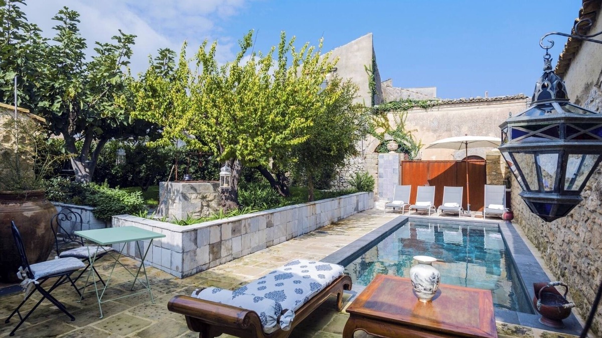 Palazzolo Acreide Historic Centre Villa | Private villa with swimming pool