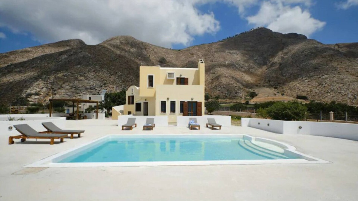 Perivolos Villa | Private villa Evgenia close to the beach Perissa
