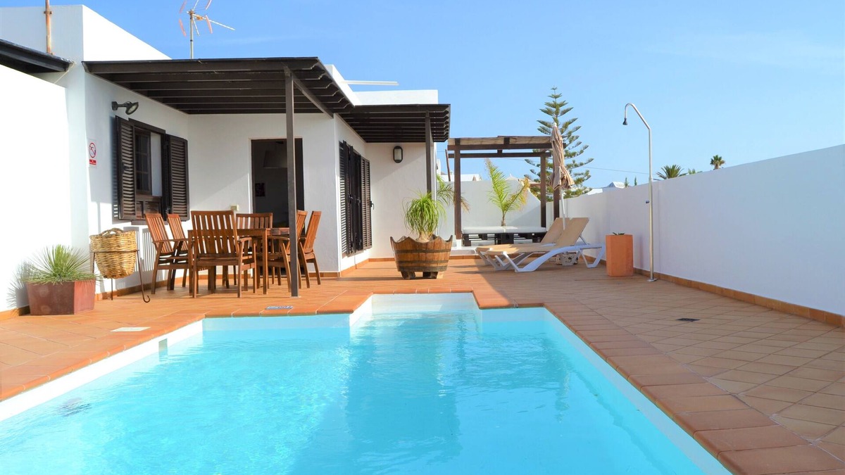 Tias Villa | Private Villa, sea views, sunny Swimming pool & BBQ near Puerto del Carmen
