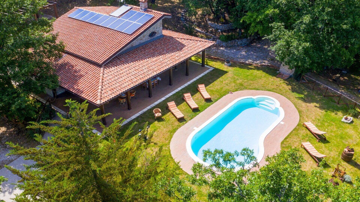 San Lupo House | Private Villa with A/C, private pool, WIFI, TV, patio, pets allowed, panoramic view, parking
