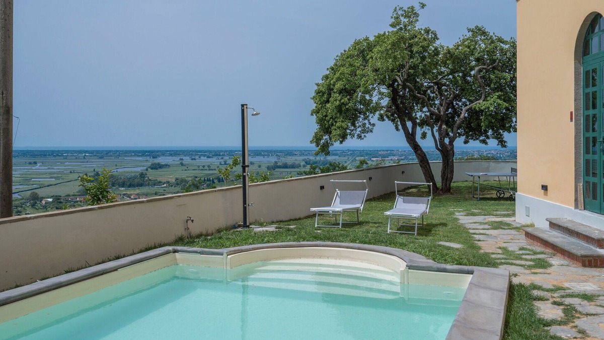 Massarosa House | Private Villa with A/C, private pool, WIFI, TV, veranda, panoramic view, close to Viareggio