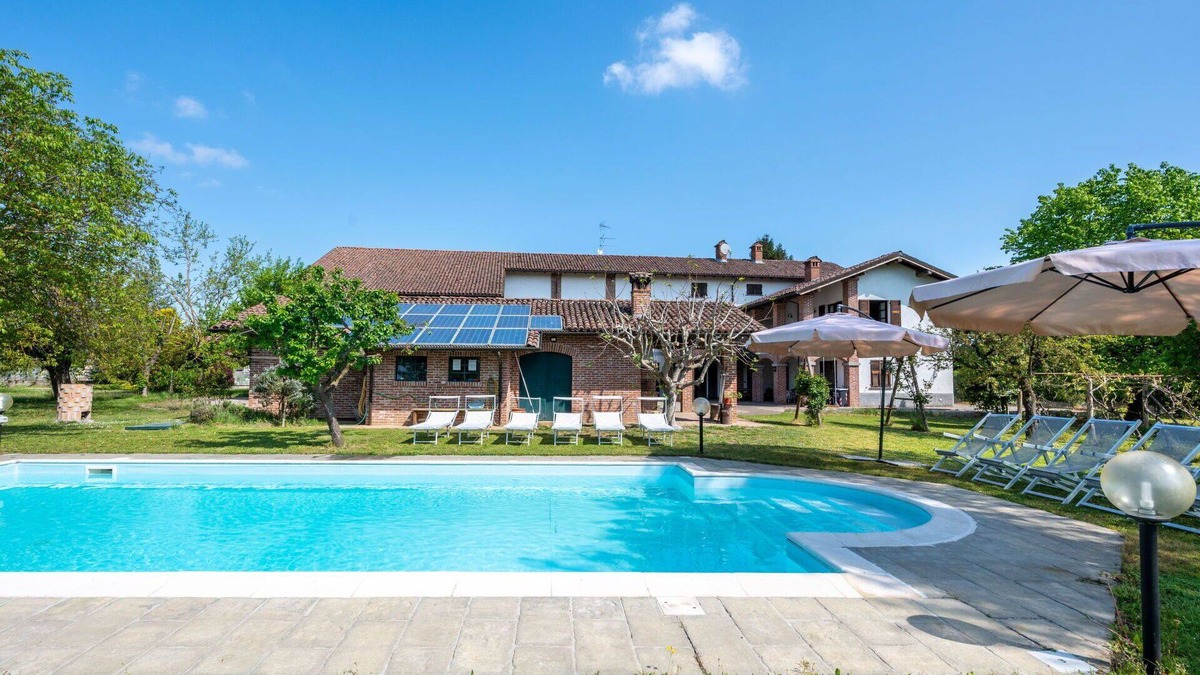 Basaluzzo Villa | Private Villa with hot tub, private pool, WIFI, TV, patio, pets allowed, panoramic view, parking