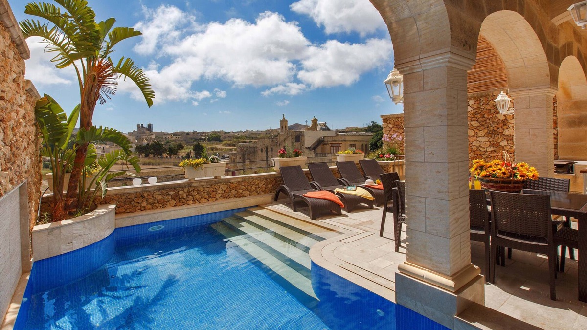 Santu Pietru Villa | Private Villa with Indoor Heated Jacuzzi