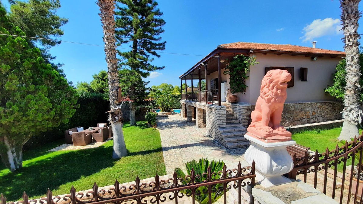 Kato Alepochori Villa | Private Villa with pool near the sea
