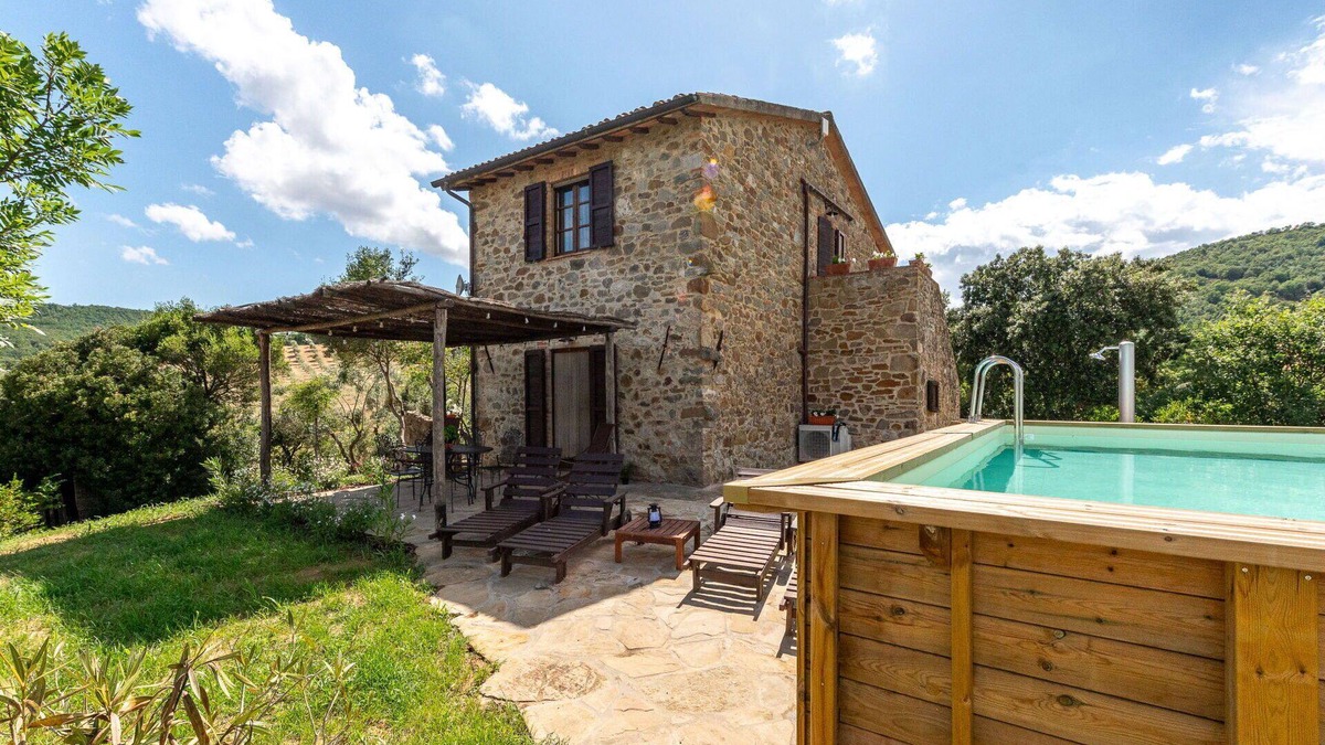 Cinigiano House | Private Villa with private pool, WIFI, A/C, TV, patio, pets allowed, panoramic view, parking
