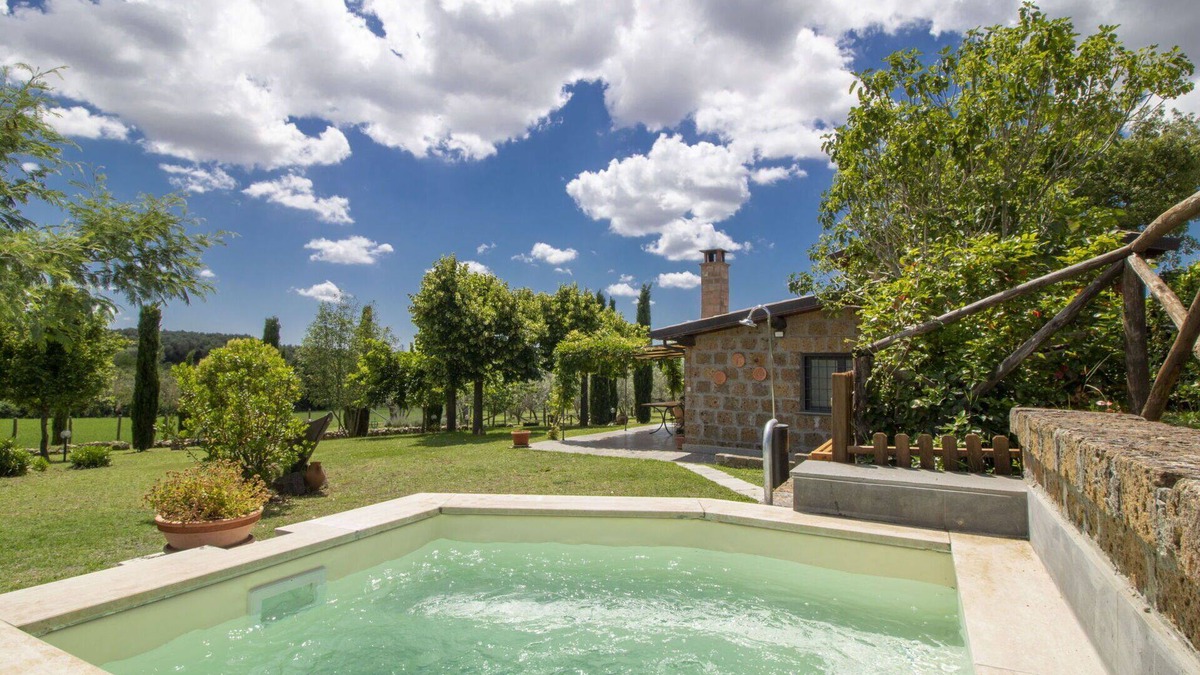 Vetralla House | Private Villa with WIFI, A/C, private pool, TV, terrace, pets allowed, panoramic view, parking