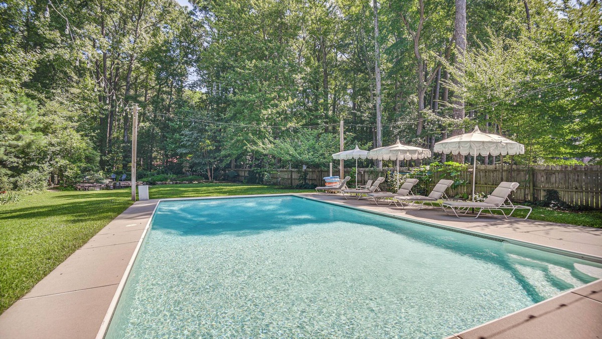 Virginia Beach Condo | Private Virginia Beach Escape w/Pool & Fire Pit!