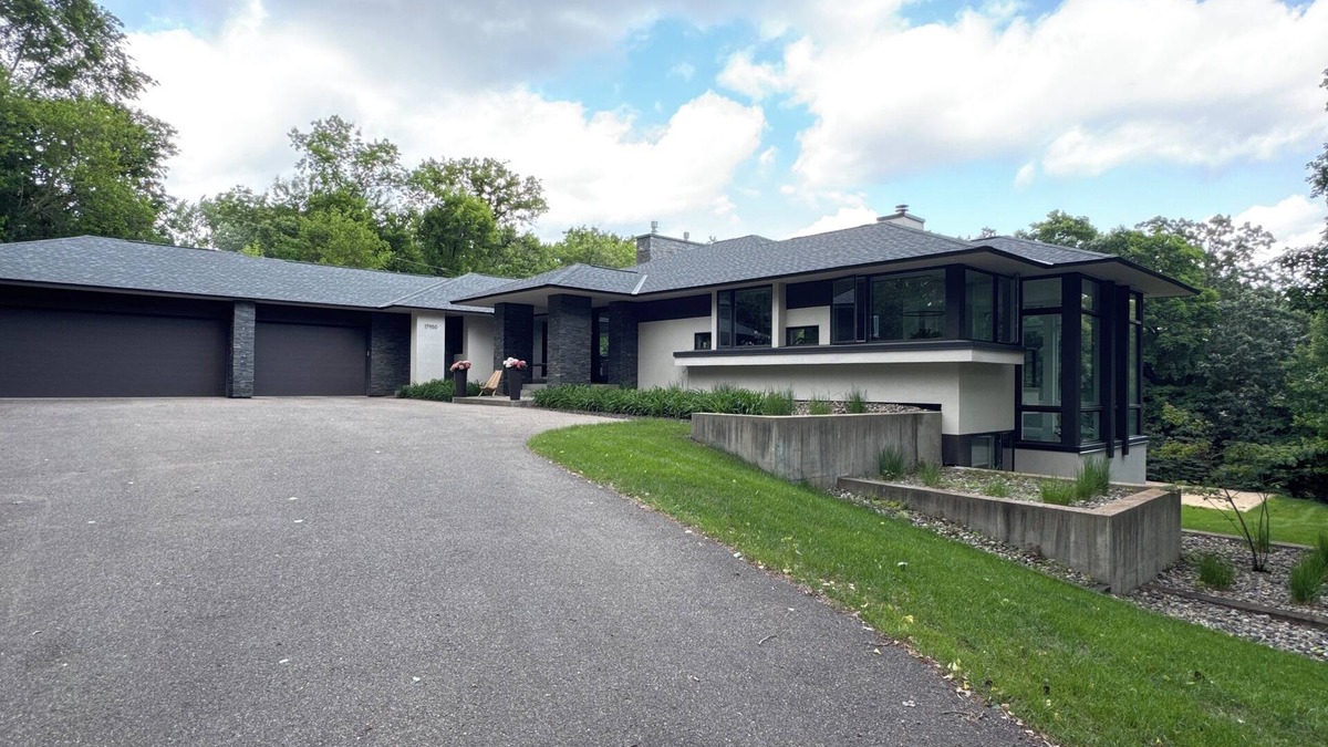 Deephaven House | Private Volleyball Retreat in Deephaven