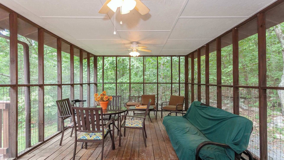 Luray Cabin | Private w Screened Porch, Deck & Pet-Friendly!