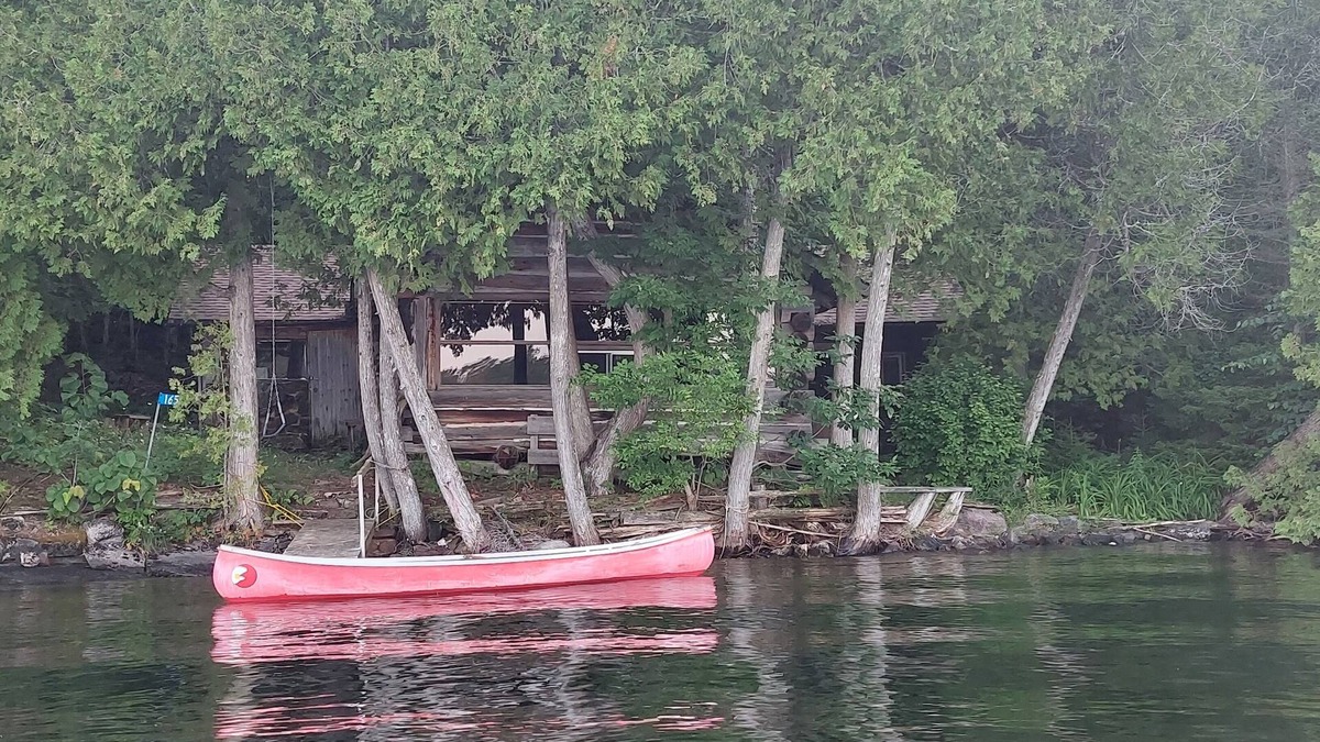 Limerick Cottage | Private water (boat) access, rustic offgrid log cabin on class five lake.