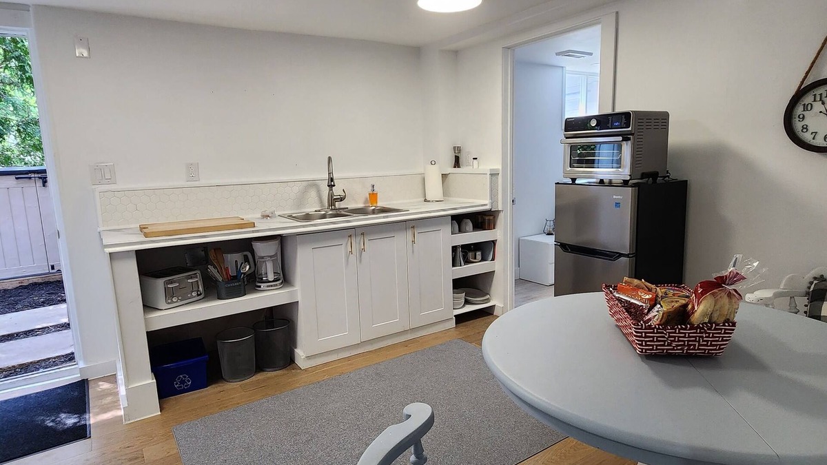 Selwyn Apartment | PRIVATE WALK-OUT MINUTES FROM TRENT UNIVERSITY