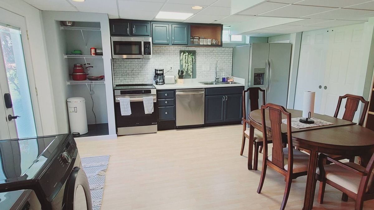 Treloar House | Private walkout basement: 2 queen beds & full bath
