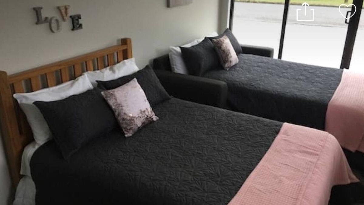Paroa Apartment | Private warm studio with free wifi and breakfast