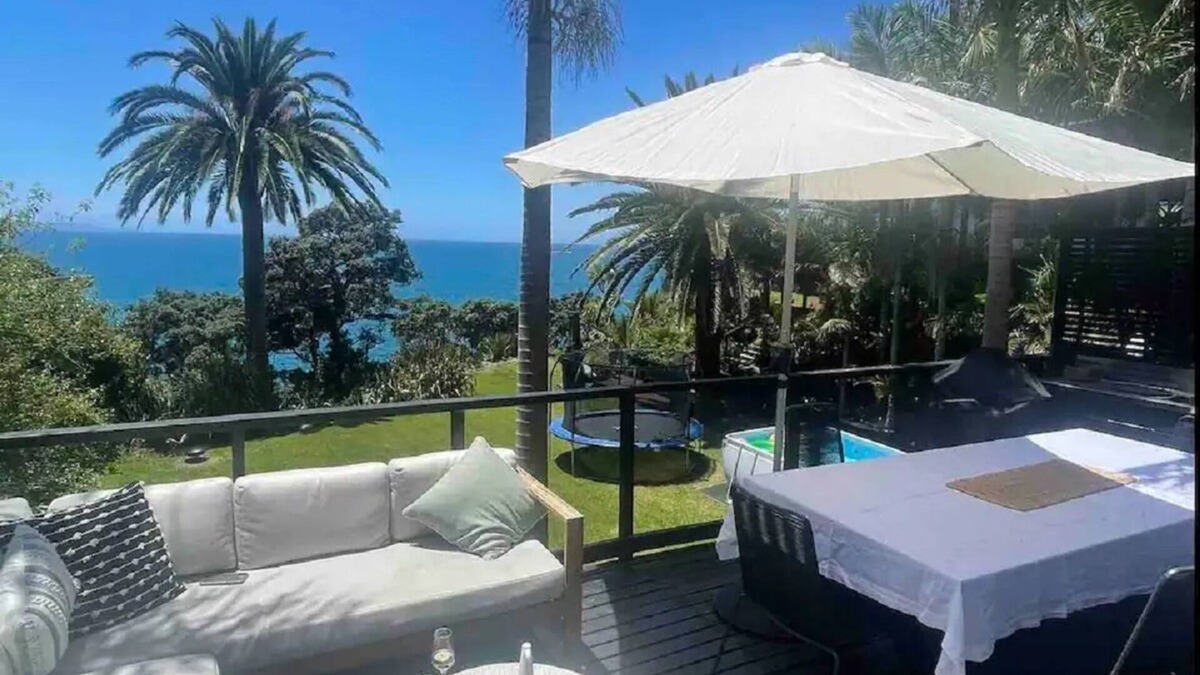 Stanmore Bay House | Private Water Front Paradise