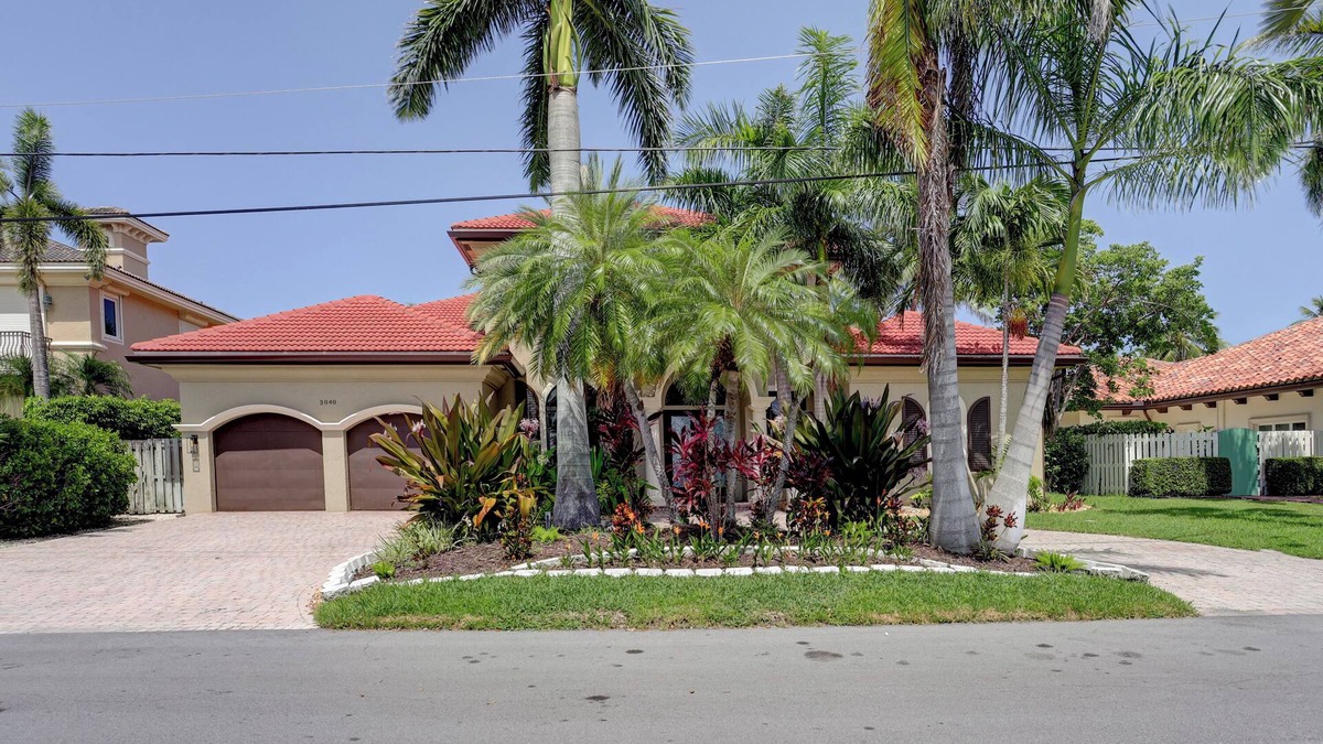 Lighthouse Point House | Private Waterfront Heated Pool 1 Mile From Beach