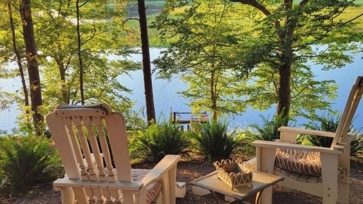 Millers Tavern Cottage | Private Waterfront Cottage just 5 minutes from town!