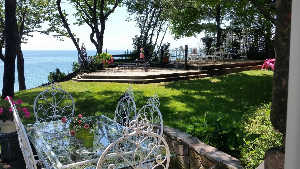 Port Colborne House | PRIVATE WATERFRONT