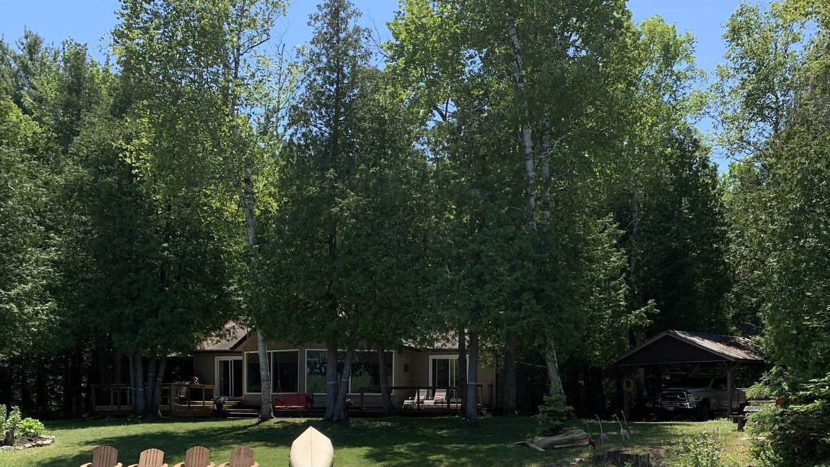 Cloyne House | Private waterfront getaway