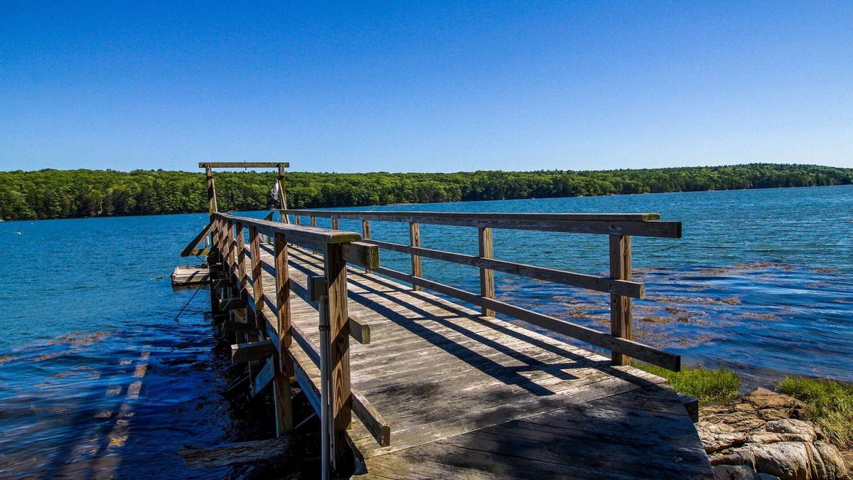 Mac Mahan Cabin | Private waterfront home with large deck & deep water dock