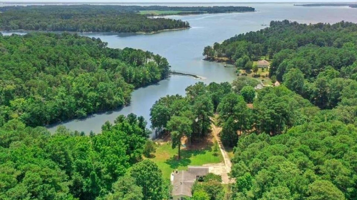Weems House | Private Waterfront Home~Near The Tides Inn Resort & Kilmarnock ~ Pet Friendly!