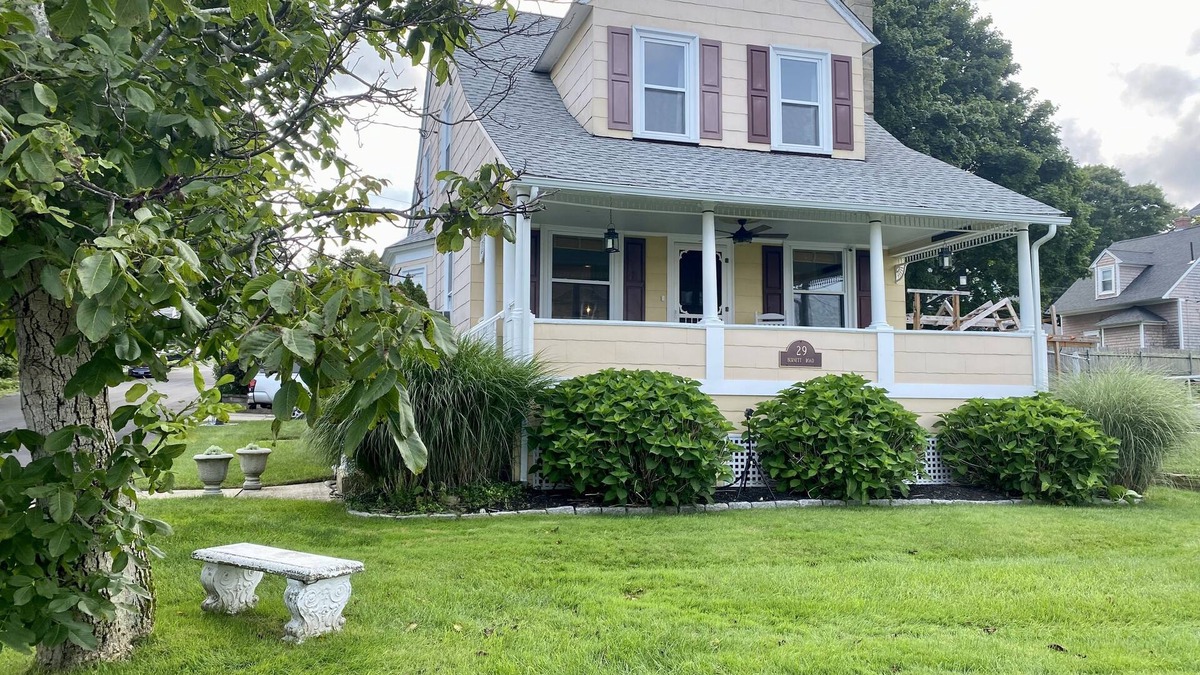 Warwick House | Private Waterfront Home in Warwick Neck on Narragansett Bay!