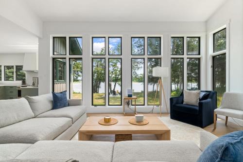 Rideau Lakes House | Private waterfront nature escape
