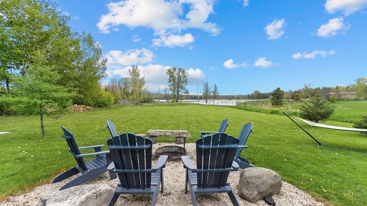 Idlewild House | Private Waterfront Cottage Relaxing Retreat