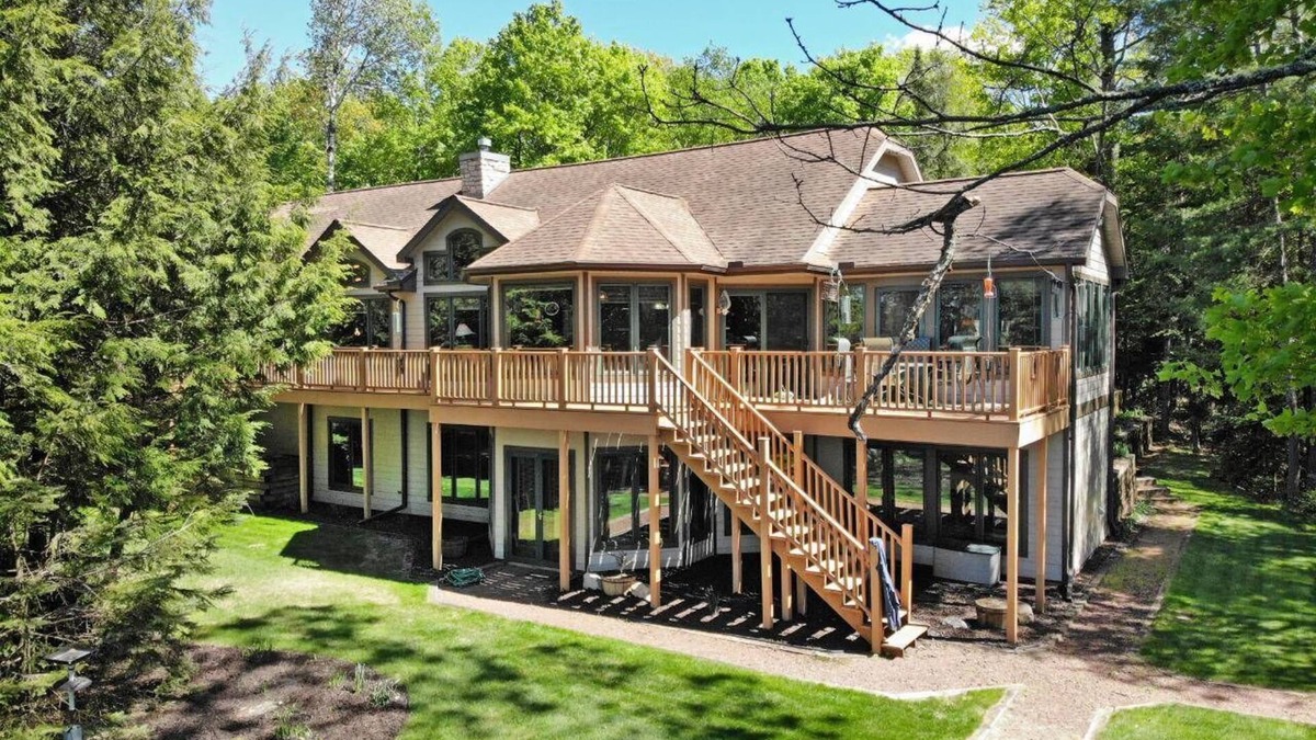Three Lakes House | Private waterfront lake, sand beach, bar, 4 minutes to the chain, private launch