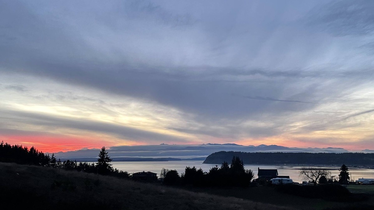 Clinton House | Private Westside Water View; Olympics, Shipping Lanes & Double Bluff!