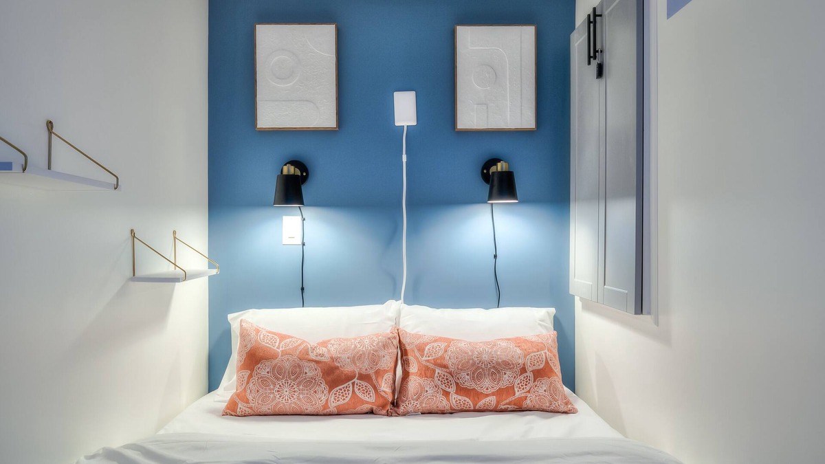 Pickering House | Private | WiFi | Queen Bed | TV | Desk | Cafe | Free Parking | Pickering Casino