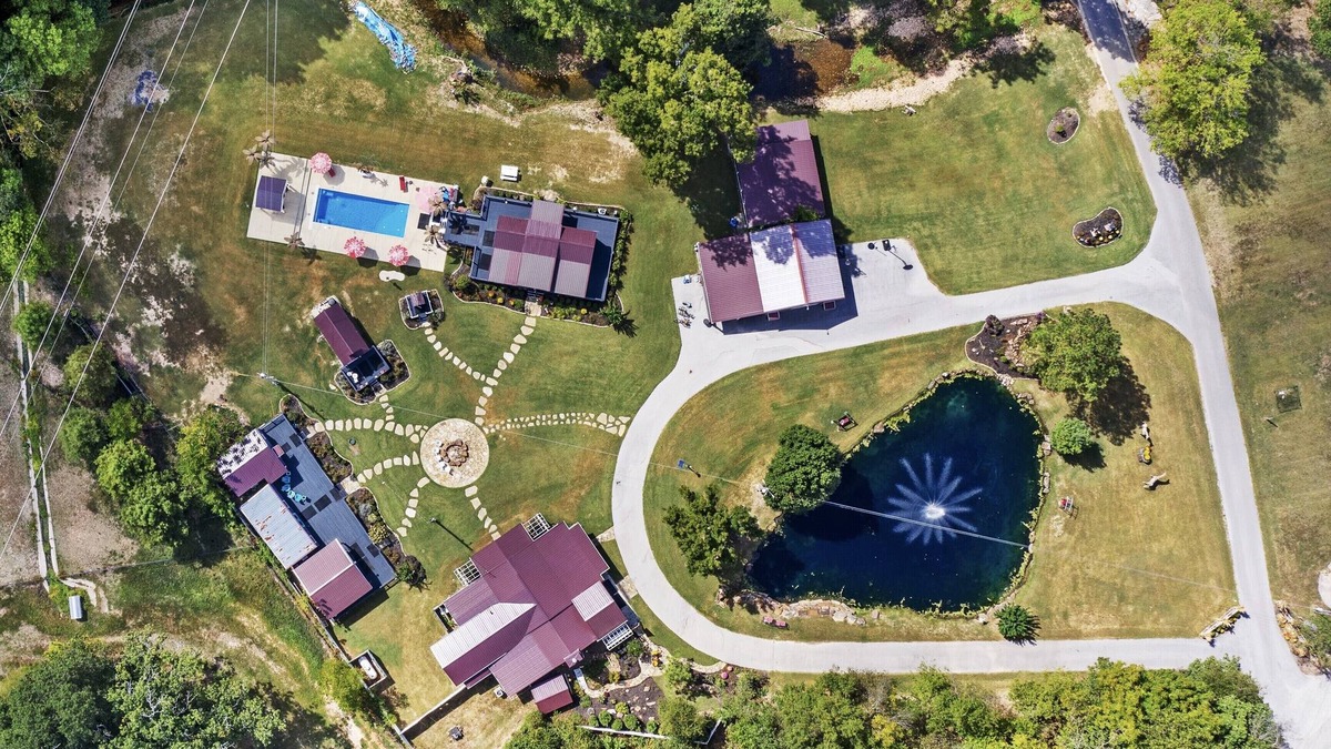 Bentonville - Fayetteville House | Private Wildcat Creek Getaway W/ Pool & Hot Tub on 6 Acres