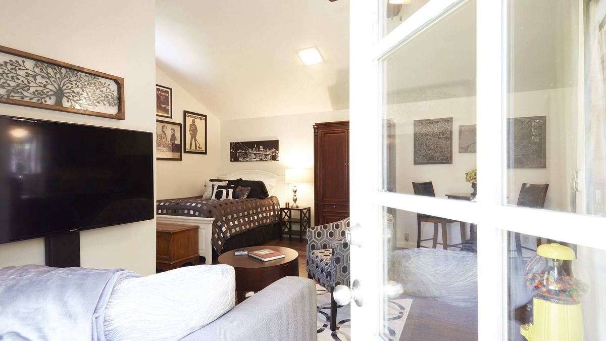 Willow Glen Apartment | Private Willow Glen Studio Guesthouse