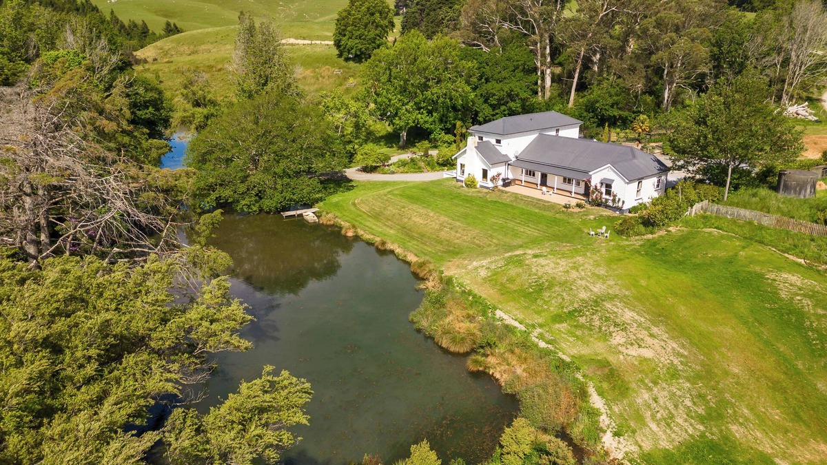 Solway Cabin | Private Wing at Te Rangi Lodge with own entrance 5 minutes of SH2. Pet friendly.