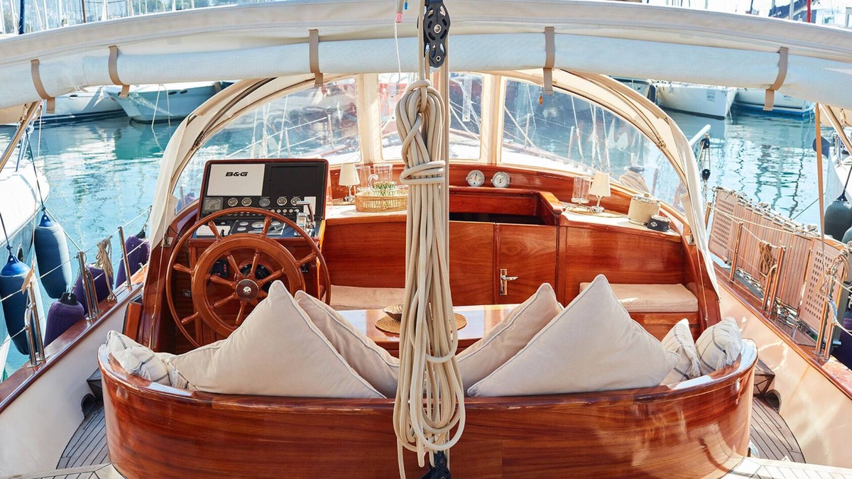 Bodrum City Center Boat Rental | PRIVATE YACHT AT BODRUM MILTA MARINA