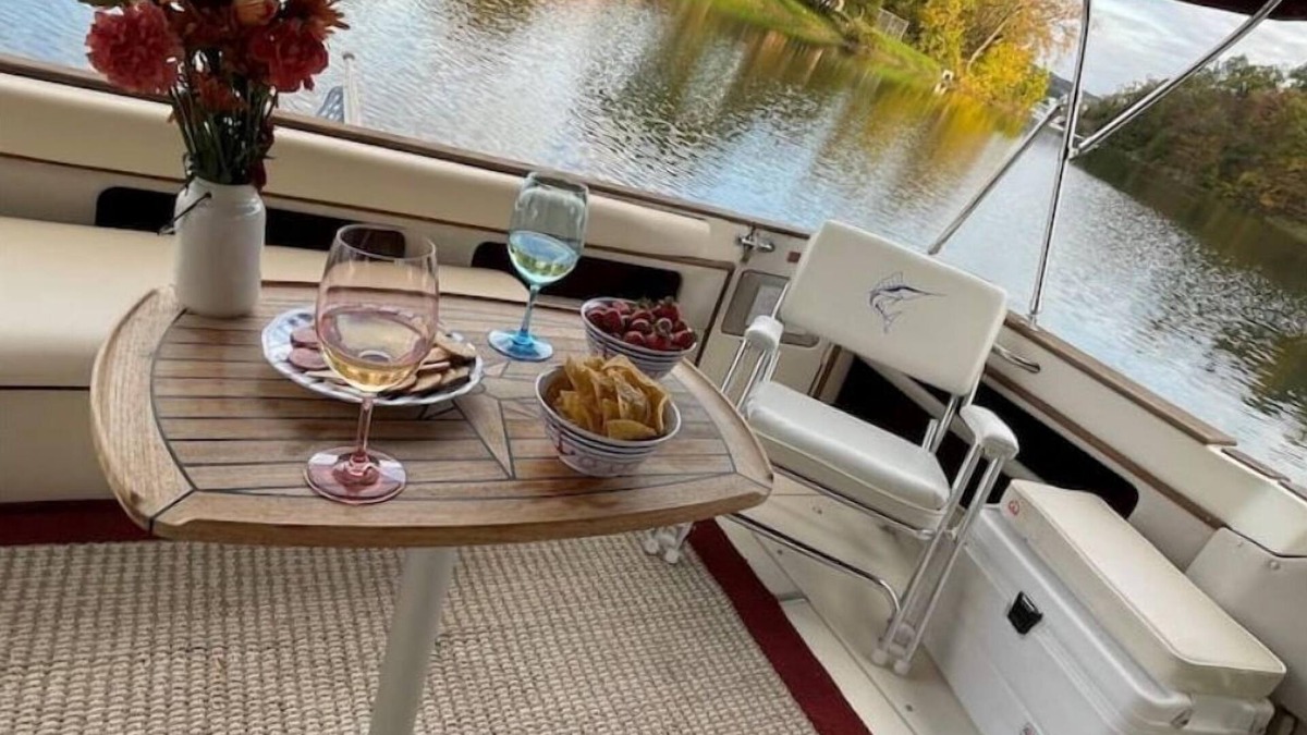 Catskill Boat Rental | Private Yacht on Catskill Creek