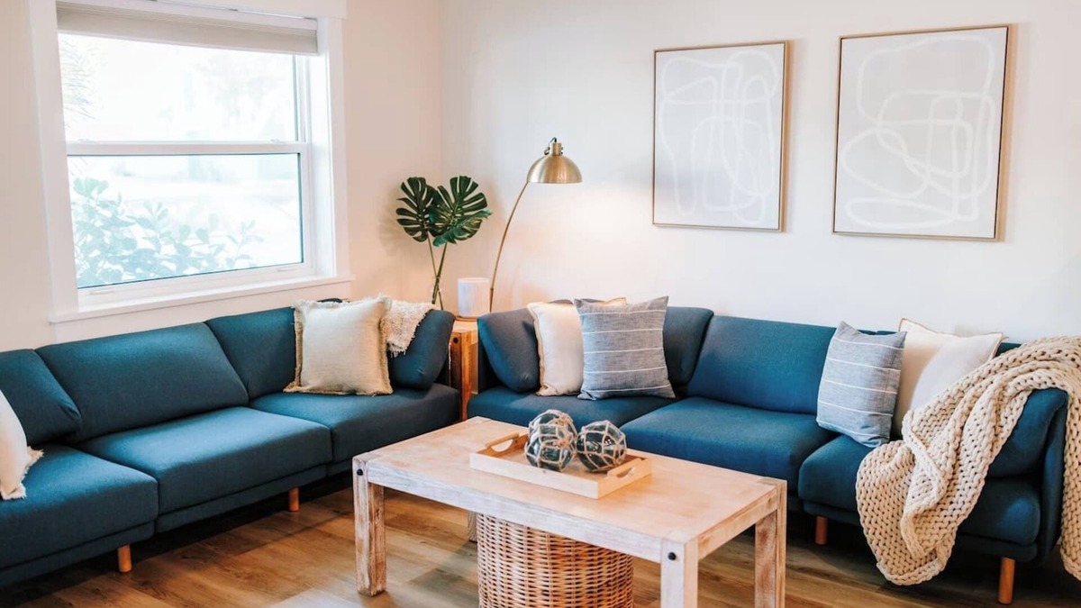 Dunedin Cottage | Private Yard Walk to Downtown Dunedin & Waterfront Pets Ok - Barefoot Parrot 2