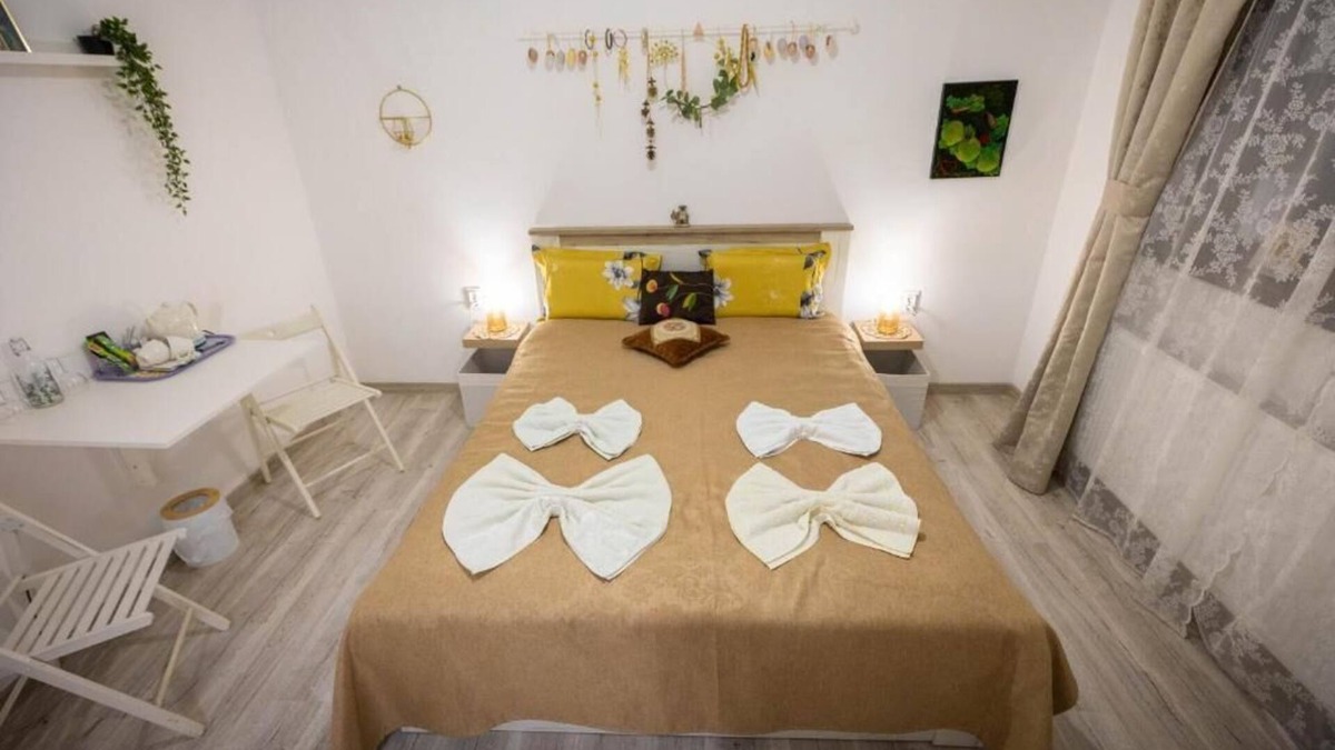 Calimanesti Villa | Private zen rooms in new villa with WiFi, AC, Parking in wonderful Călimănești
